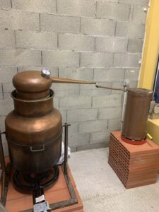 Alambic cuivre pour distiller plantes aromatiques