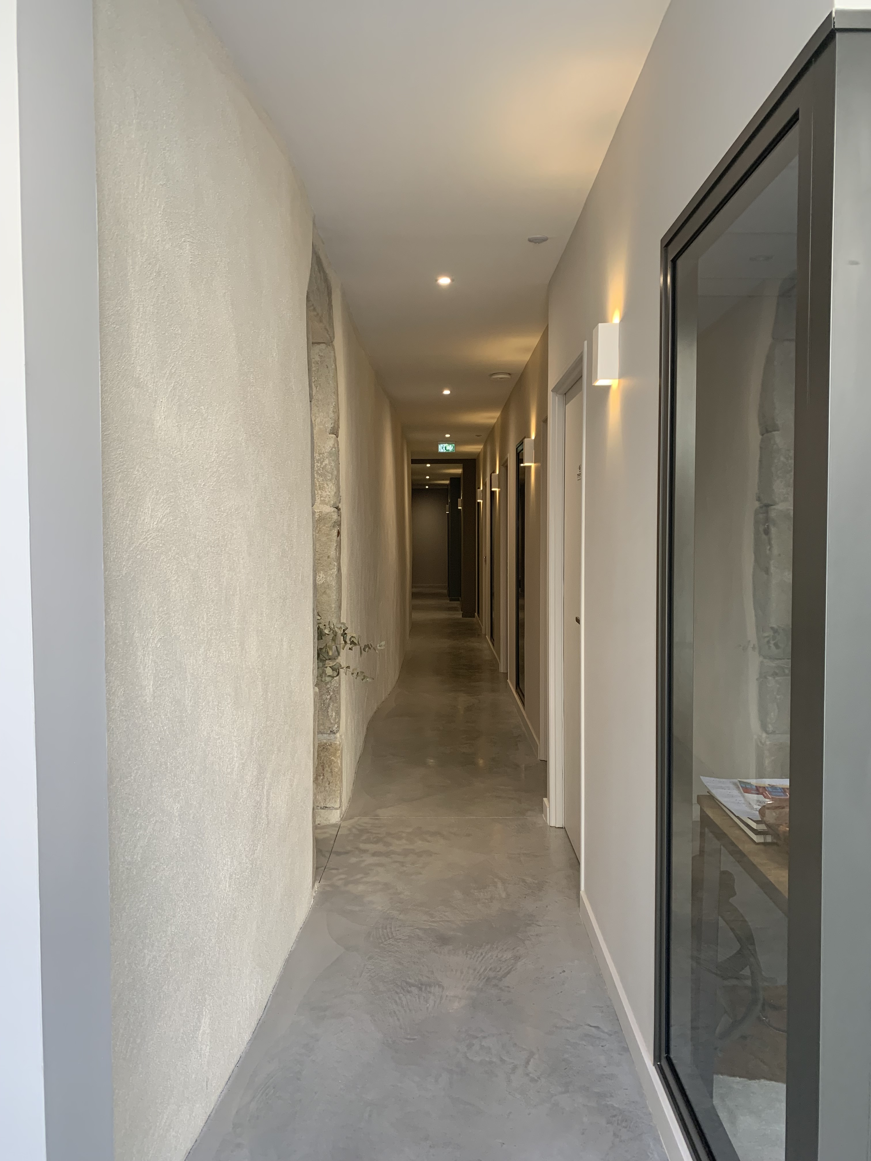 Cabinet de massages Aubenas couloir